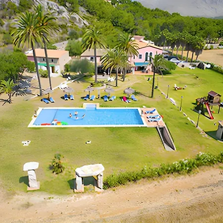 Spacious In With Shared Pool