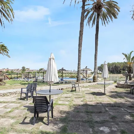 Spacious In With Shared Pool Lejlighed *