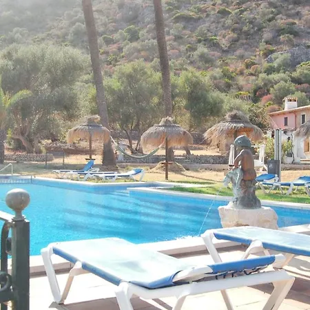 Spacious In With Shared Pool Pollença