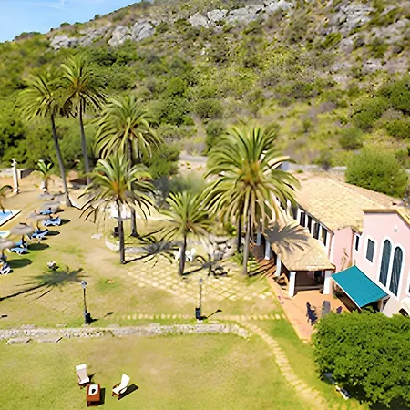 Spacious In With Shared Pool Lejlighed Pollença