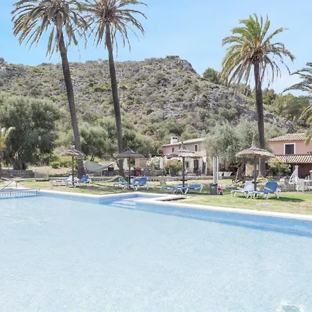 Spacious In With Shared Pool *