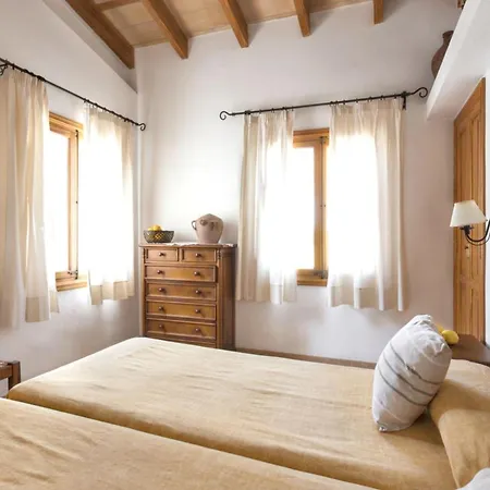 Spacious In With Shared Pool * Pollença