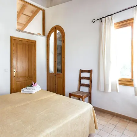 Spacious In With Shared Pool Appartamento