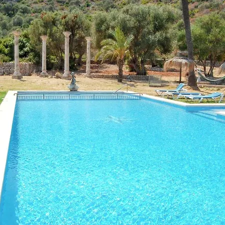Spacious In With Shared Pool Lejlighed Pollença